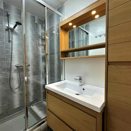 Equipe 5 Pers, Aux Pieds Des Pistes, Balcon Ouest, Les Menuires - Fr-1-452-78 *